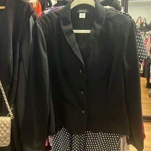 Metro style size 12 black three button blazer